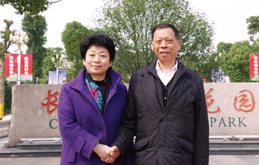 وفي 2 مارس 2012، يتفقد هون ج لي، أمين وشي في اللجنة الدائمة من مقاطعة جيانغسو، يرافقه رئيس مجلس الإدارة ليان جباو لي، شركتنا.